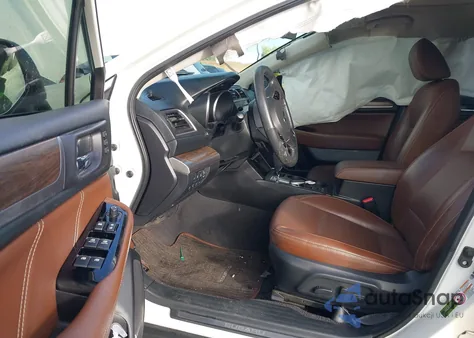 2017 Subaru Outback 3.6R Touring z USA, uszkodzony, nr VIN 4S4BSETC5H3313606